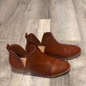 Women’s Universal Thread Brown Leather Ankle Boots